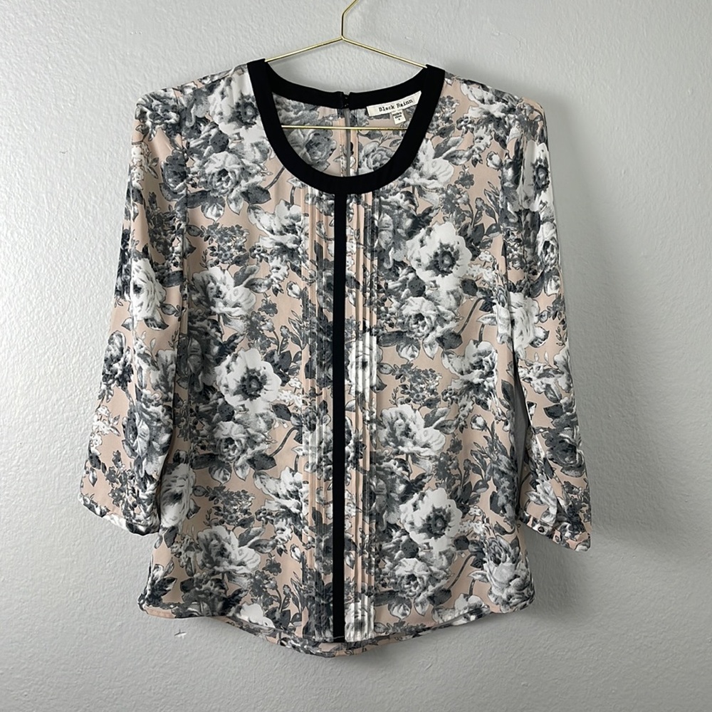 Black Rainn Pleated Floral Long Sleeve Top